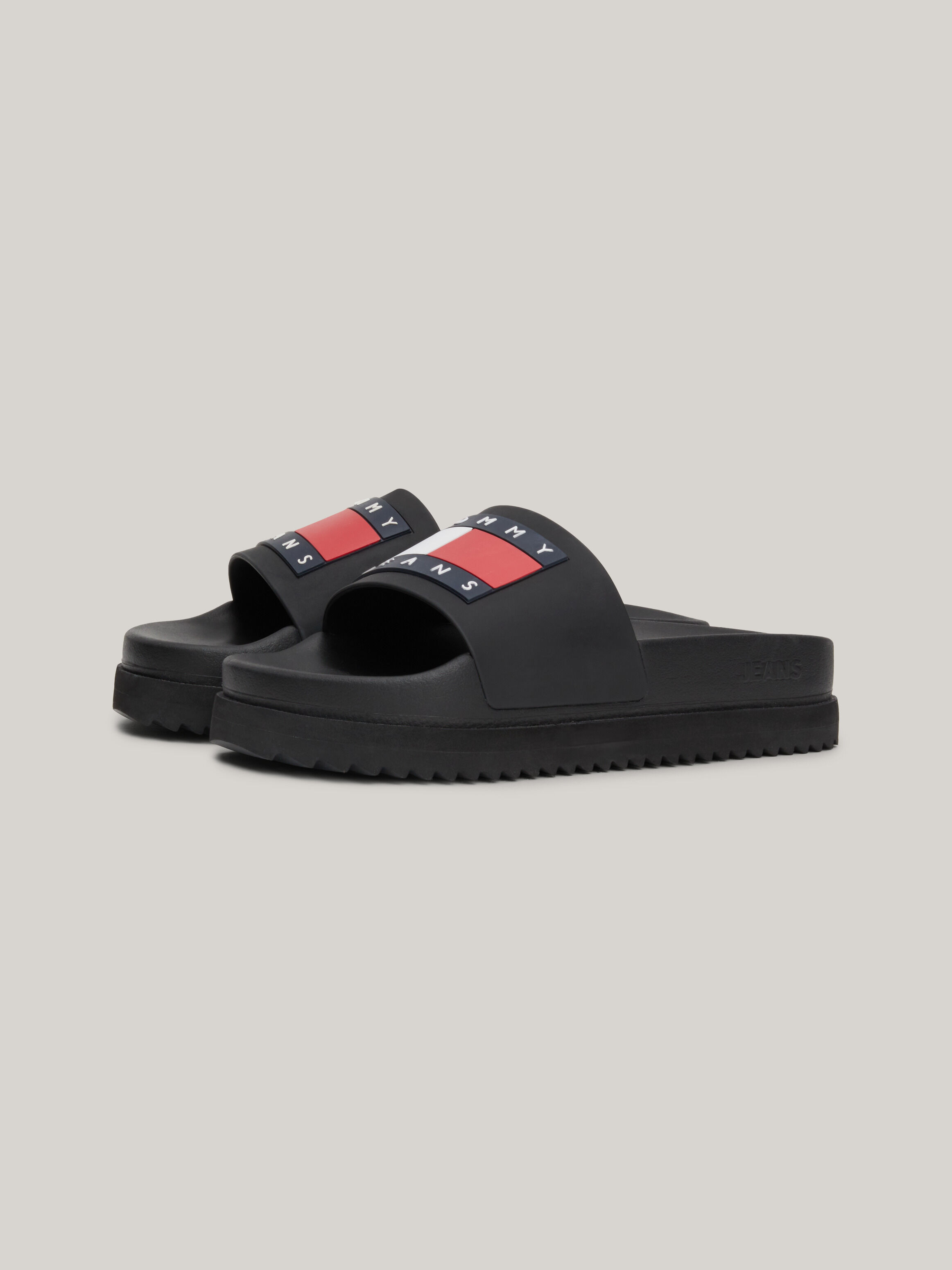 Black tommy hilfiger slides store