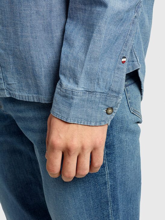 CHAMBRAY BADGE SHIRT
