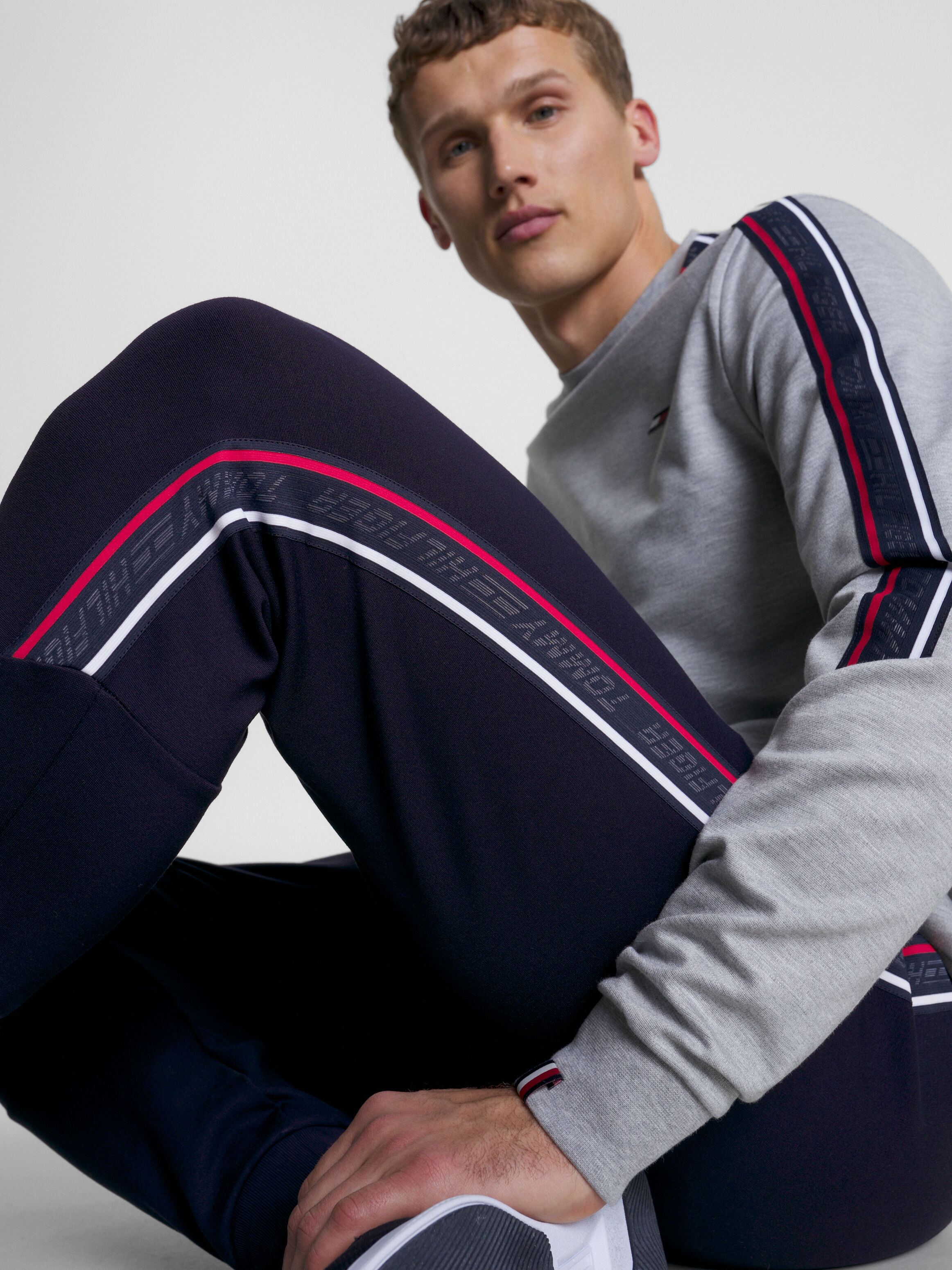 Tommy shop tape joggers