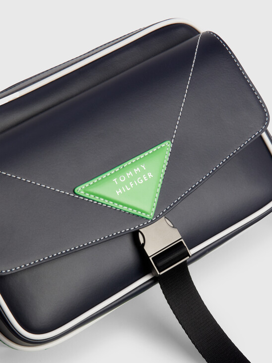 TH MODERN LEATHER CAMERA BAG