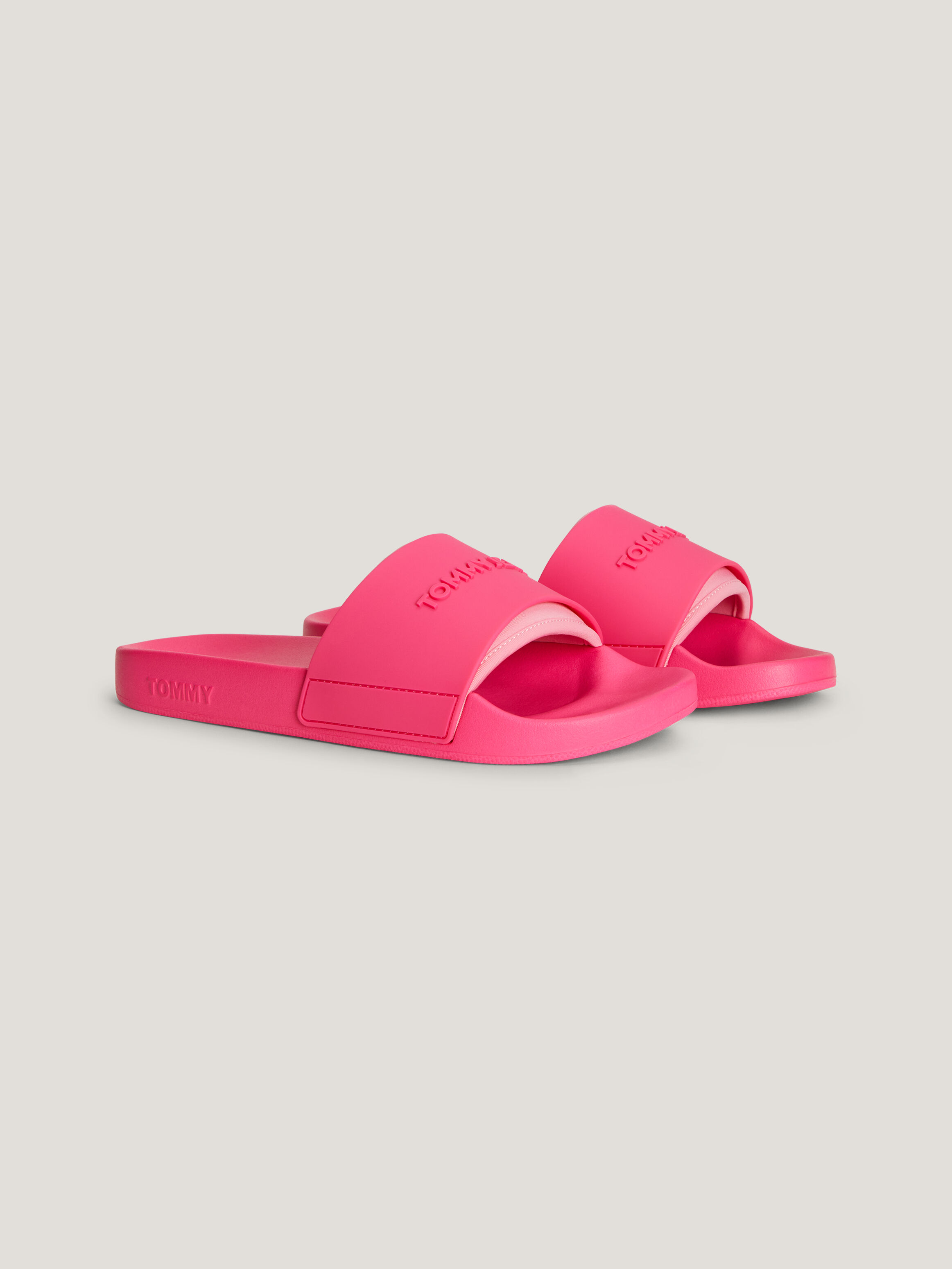 Women's pursuit hotsell logo pool slides