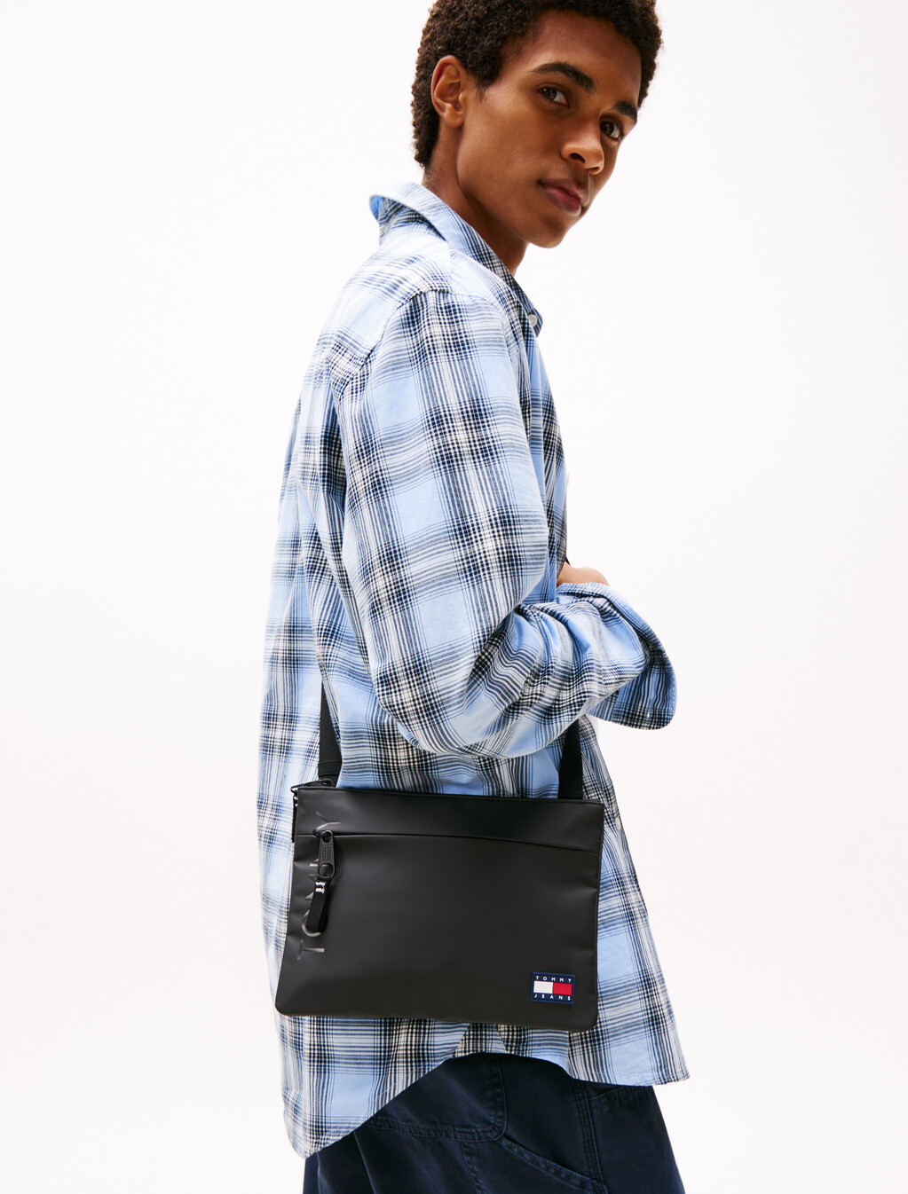 Essential Logo Crossbody Pouch, Black, hi-res