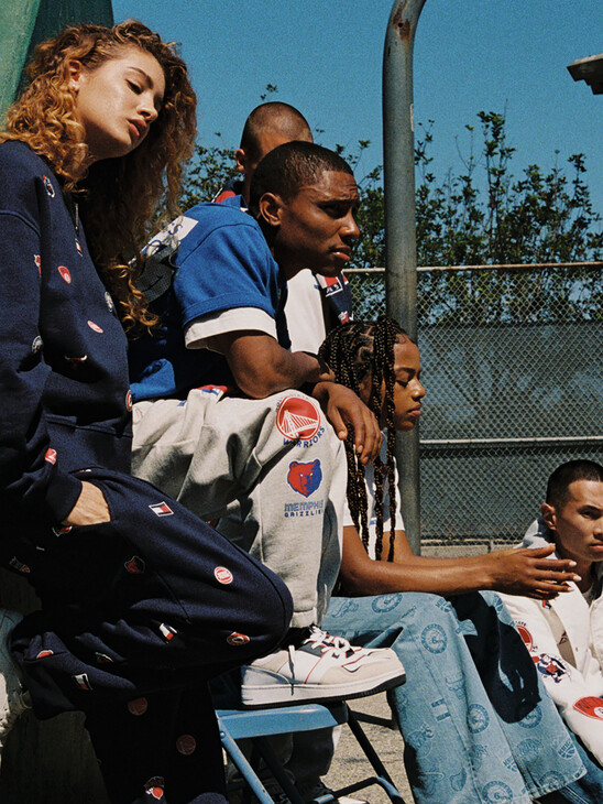 TOMMY JEANS & NBA BASKETBALL T-SHIRT
