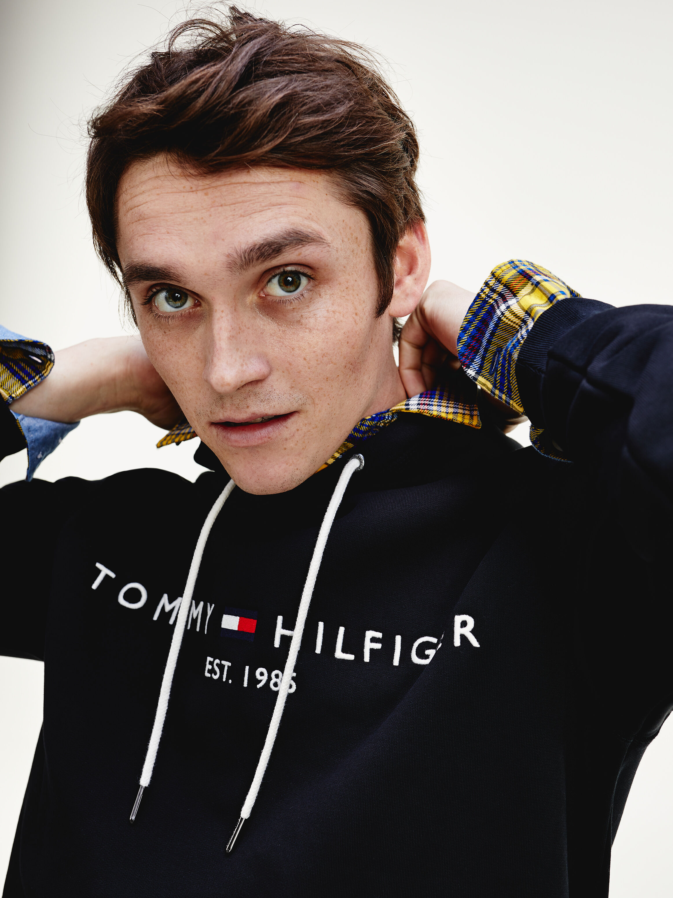 Tommy hilfiger discount logo hoodie black