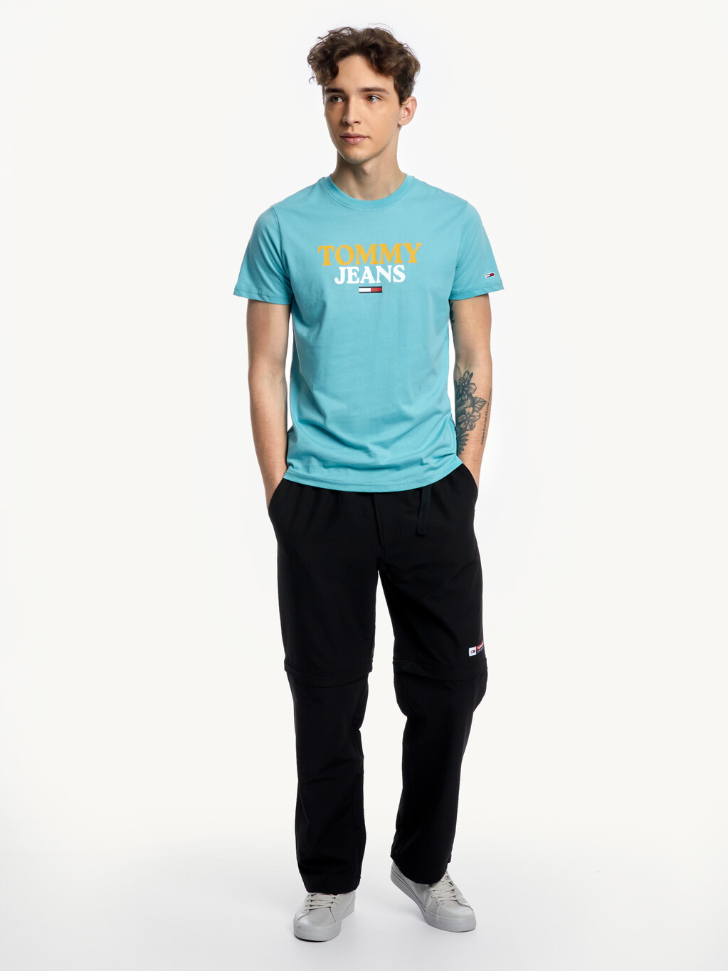 Buy TOMMY JEANS LOGO GRAPHIC T-SHIRT in color CREST