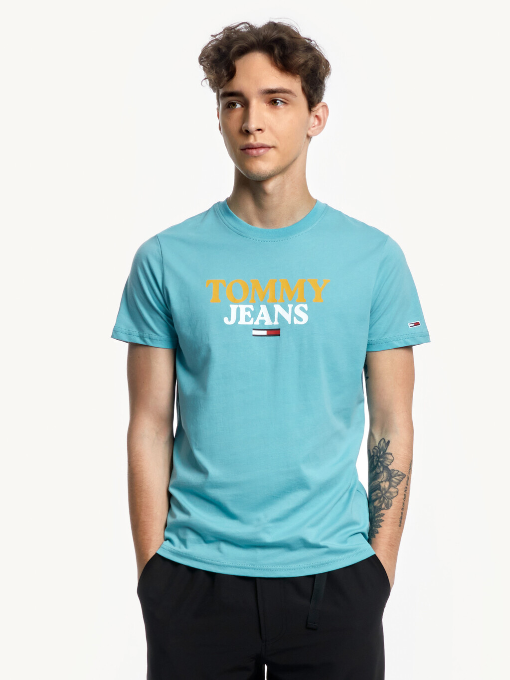 Buy TOMMY JEANS LOGO GRAPHIC T-SHIRT in color CREST