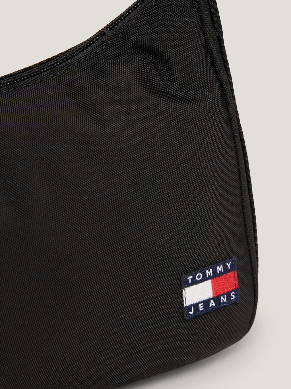 Essential Logo Patch Shoulder Bag | black | Tommy Hilfiger Malaysia