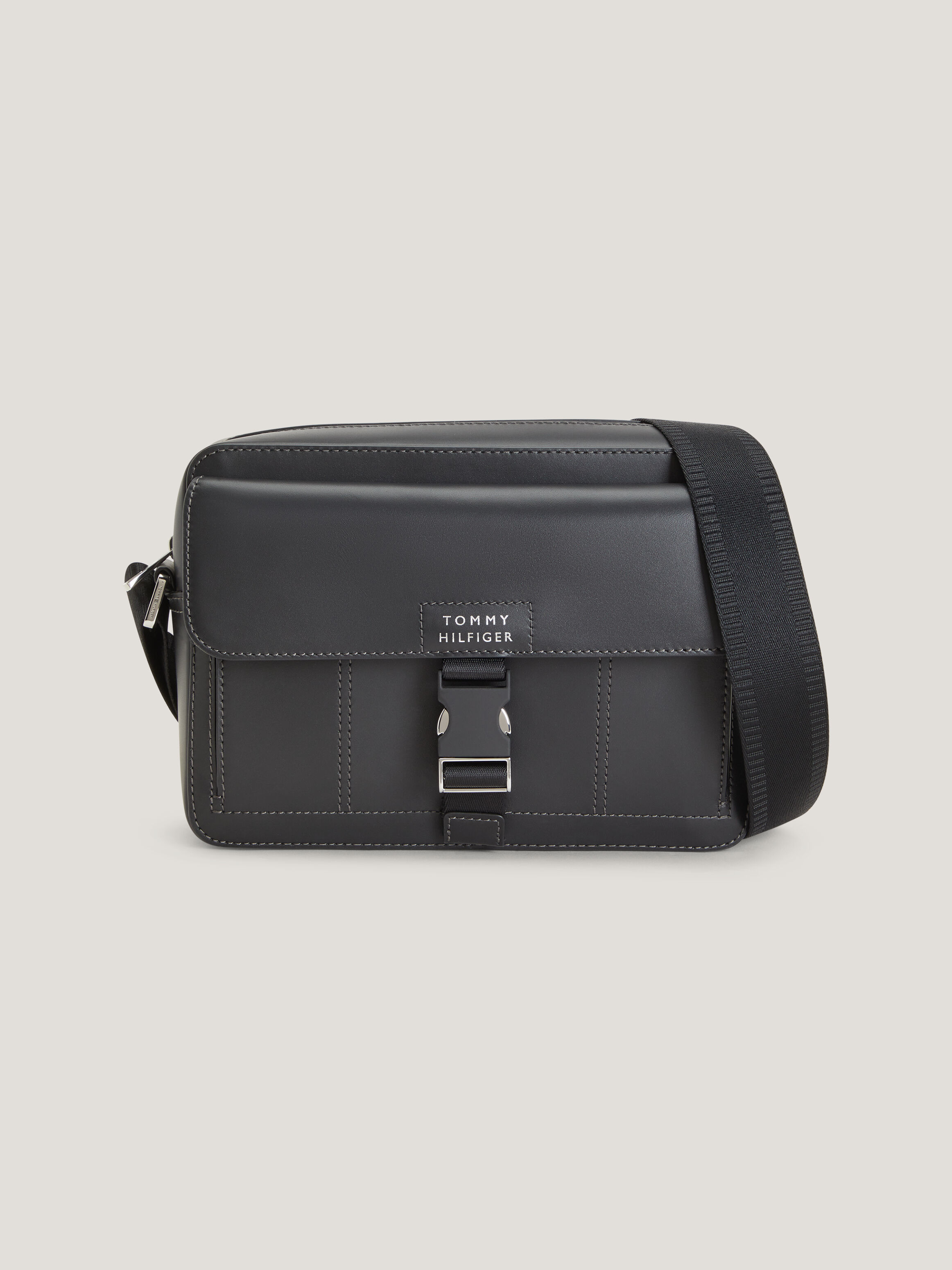 Tommy hilfiger best sale shoulder bag men