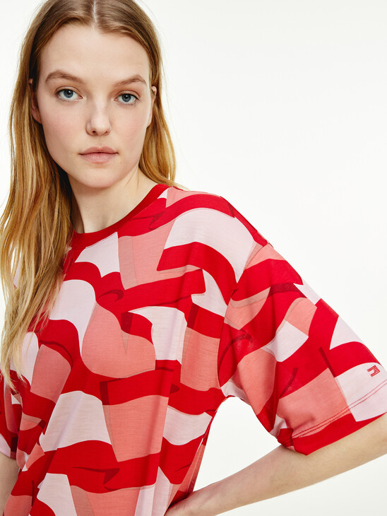 Icon Motion Flag Relaxed Top