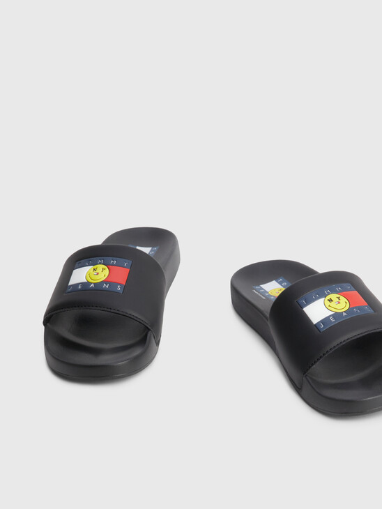 TOMMY JEANS X SMILEY® LOGO SLIDES