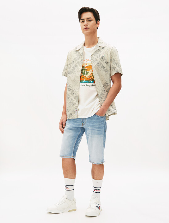 Relaxed Beach Club Graphic T-Shirt