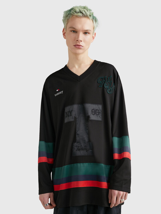 HOCKEY-INSPIRED V-NECK SWEATSHIRT