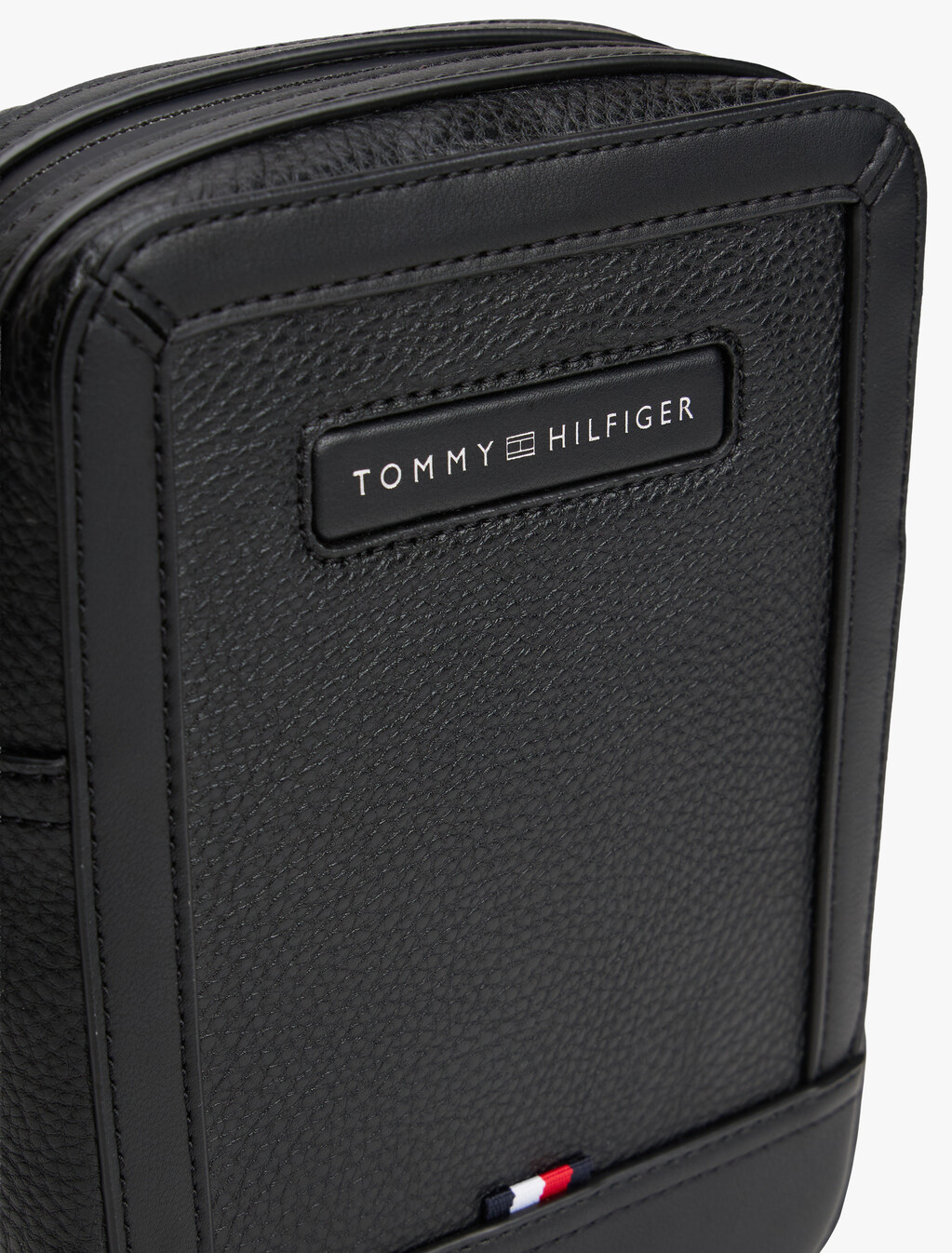 Pebble Grain Logo Crossbody Reporter Bag, Black, hi-res