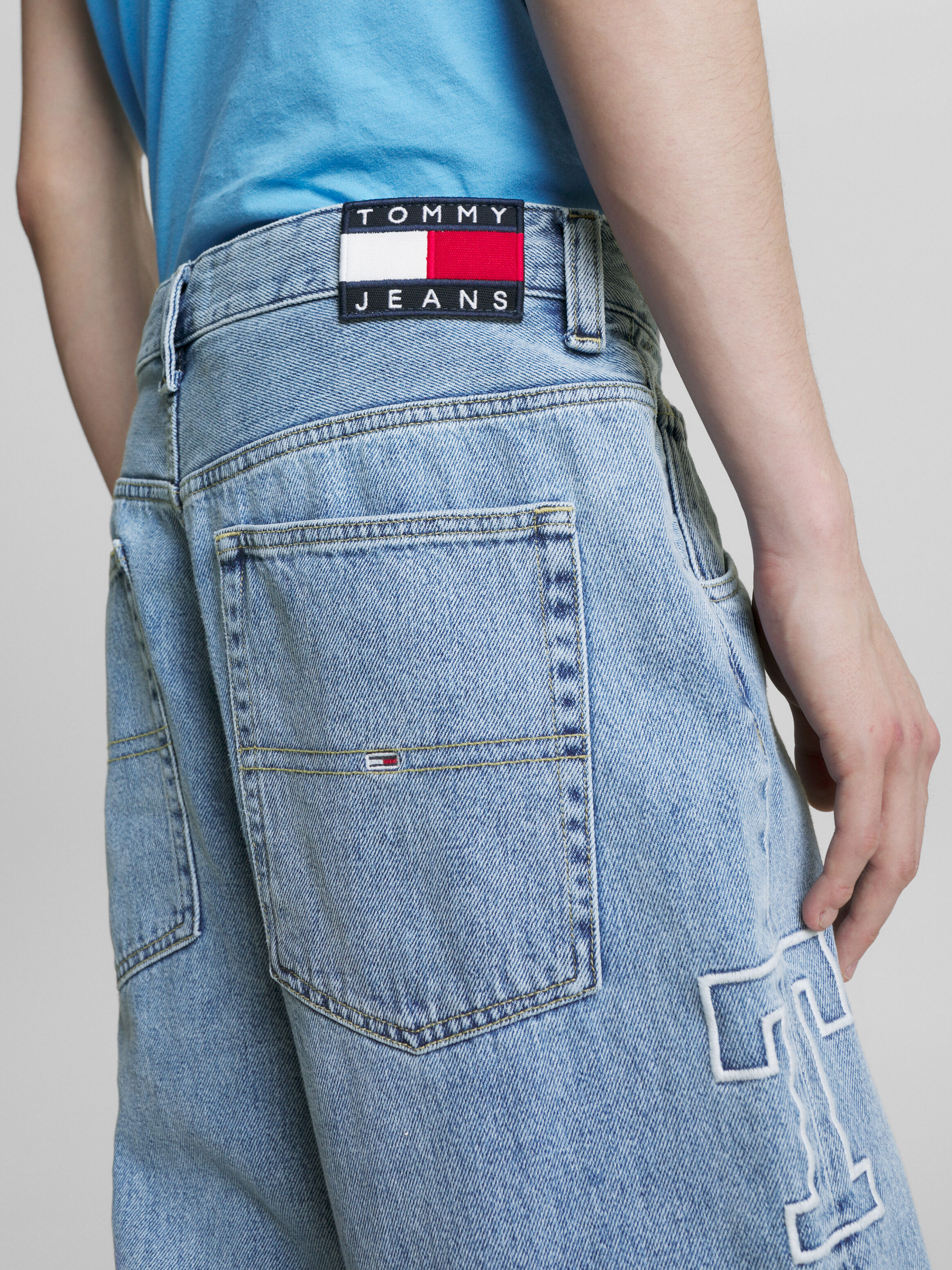 Tommy hilfiger deals loose fit jeans