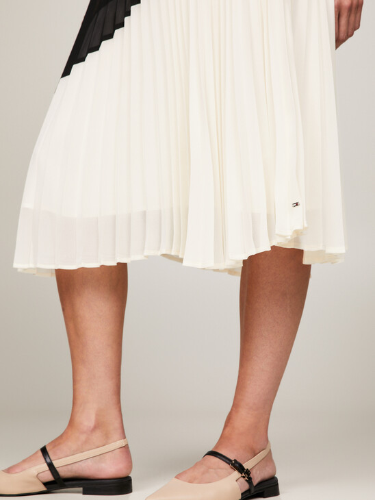 Colour-Blocked Pleated Flare Midi Skirt