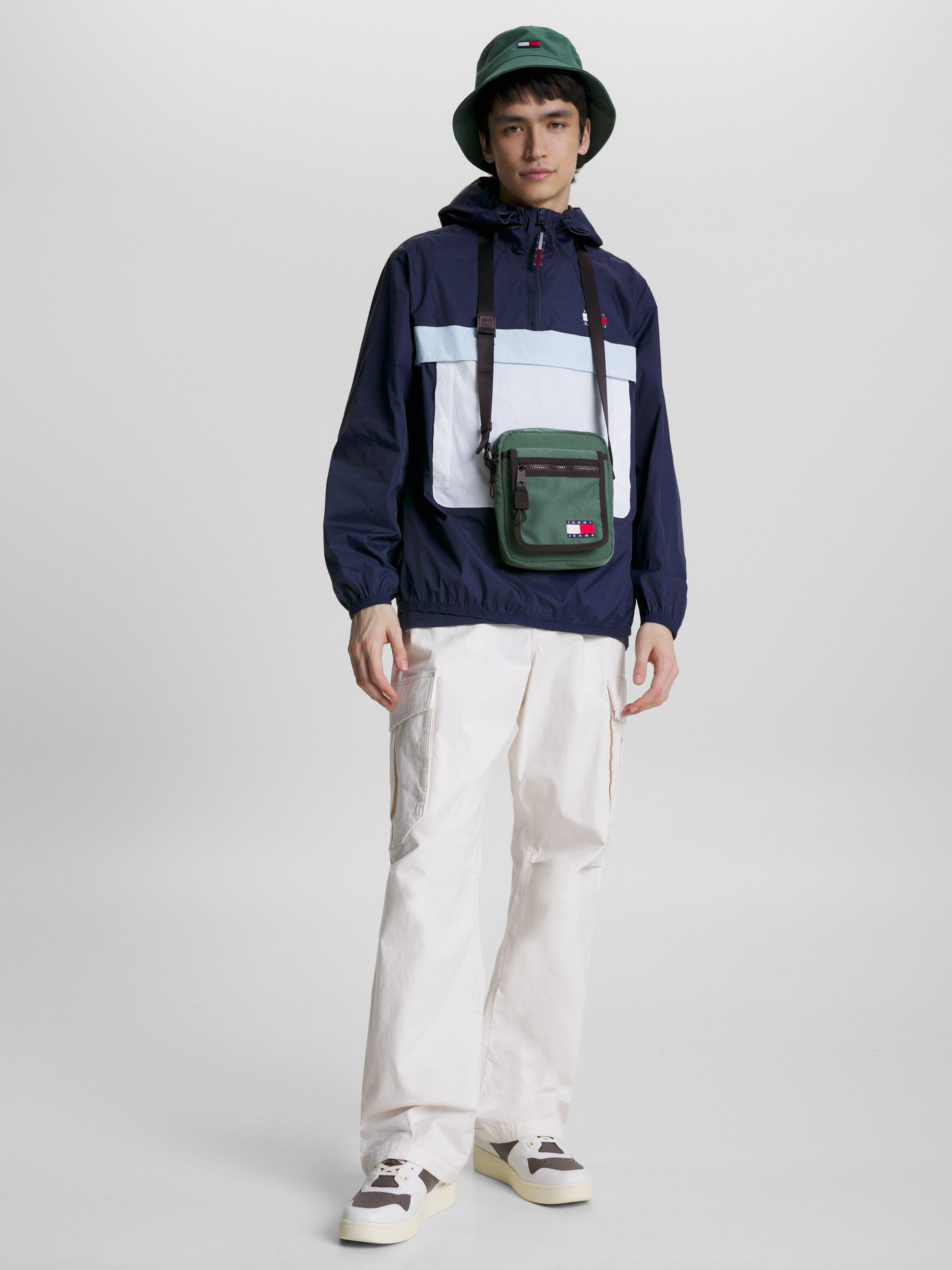 Mens tommy hilfiger on sale messenger bag