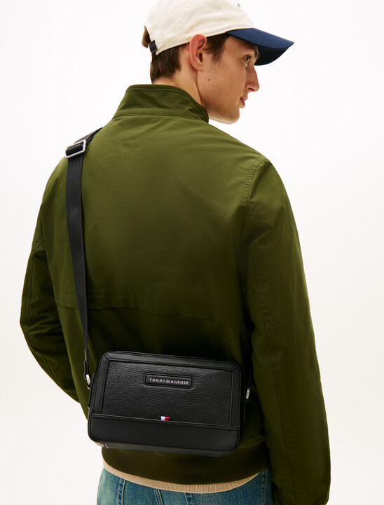 Pebble Grain Logo Crossbody Reporter Bag