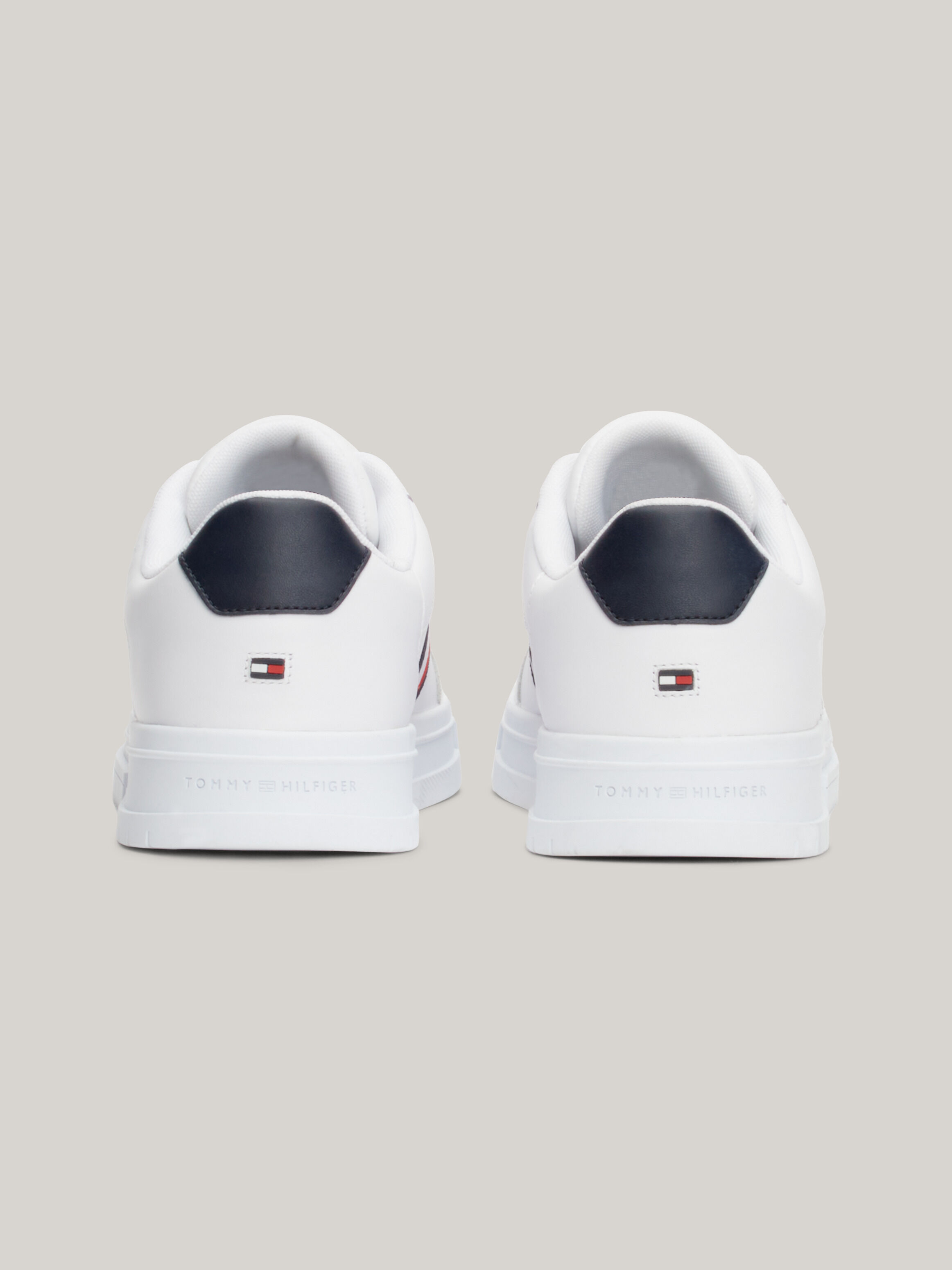 Tommy hilfiger essential 2025 metallic signature tape trainers