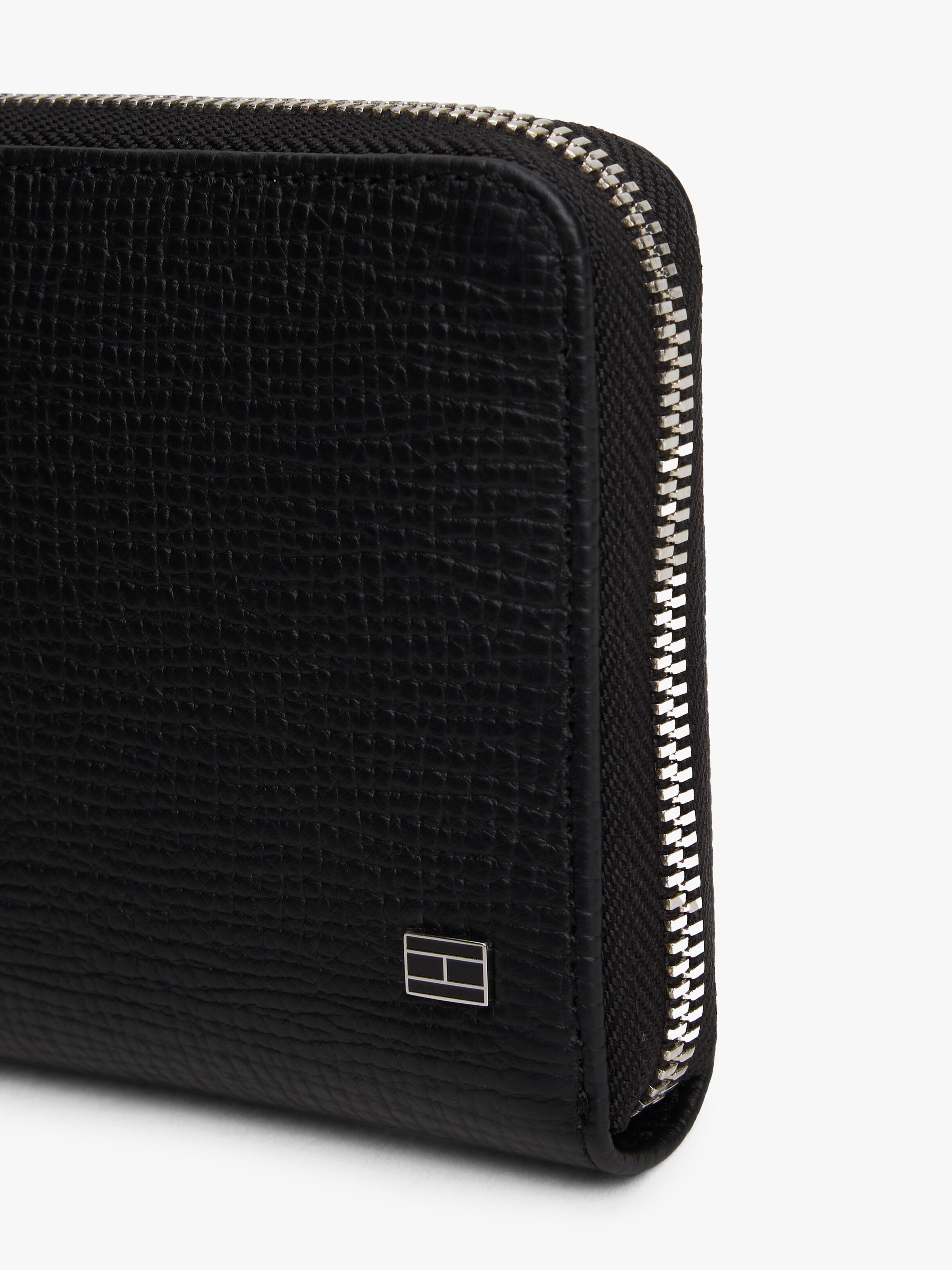 小物 HTC BLACK #US Flag Zipper Long Wallet Flag Zip Around Long Wallet | black | Tommy Hilfiger Malaysia